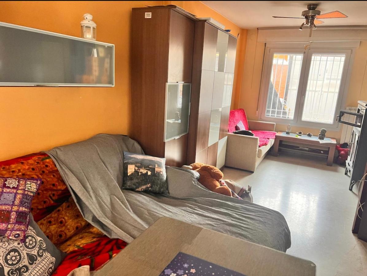 Casa Ideal Familias Y Grupos Con Balcones Exterior Soleada Patios Cerca Alhambra, Sierra Nevada, Rio Genil, Lancha Del Genil, Parque Llano Y Reloj Del Sol Con Barbacoas, Campo De Futbol, Circuito Gimnasia Apartment Granada Exterior foto