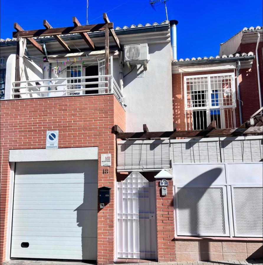 Casa Ideal Familias Y Grupos Con Balcones Exterior Soleada Patios Cerca Alhambra, Sierra Nevada, Rio Genil, Lancha Del Genil, Parque Llano Y Reloj Del Sol Con Barbacoas, Campo De Futbol, Circuito Gimnasia Apartment Granada Exterior foto
