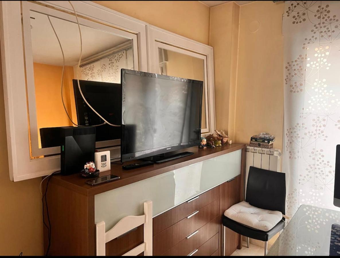 Casa Ideal Familias Y Grupos Con Balcones Exterior Soleada Patios Cerca Alhambra, Sierra Nevada, Rio Genil, Lancha Del Genil, Parque Llano Y Reloj Del Sol Con Barbacoas, Campo De Futbol, Circuito Gimnasia Apartment Granada Exterior foto