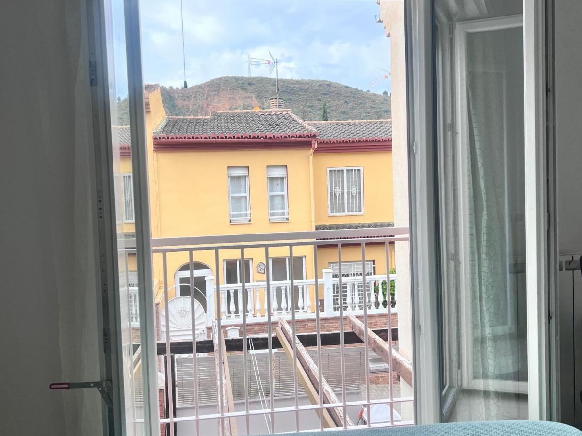 Casa Ideal Familias Y Grupos Con Balcones Exterior Soleada Patios Cerca Alhambra, Sierra Nevada, Rio Genil, Lancha Del Genil, Parque Llano Y Reloj Del Sol Con Barbacoas, Campo De Futbol, Circuito Gimnasia Apartment Granada Exterior foto