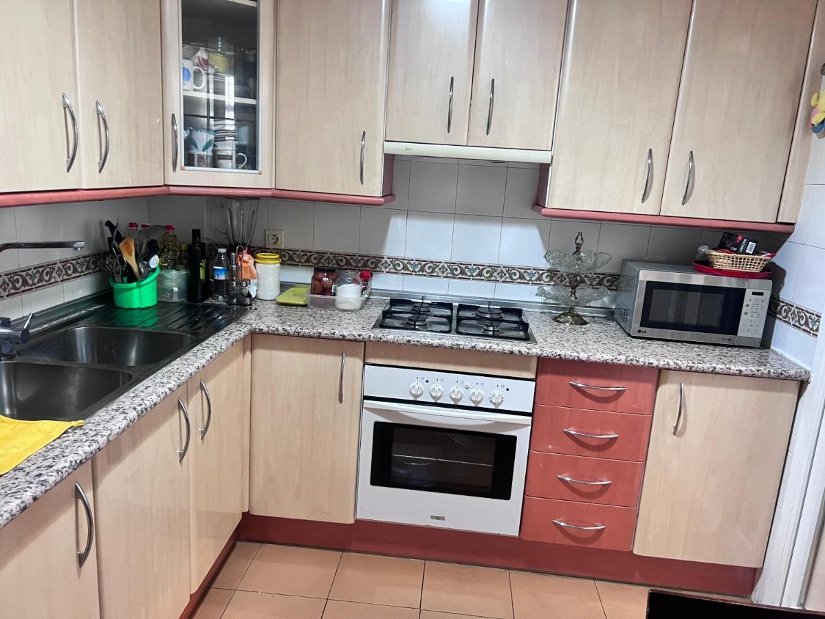 Casa Ideal Familias Y Grupos Con Balcones Exterior Soleada Patios Cerca Alhambra, Sierra Nevada, Rio Genil, Lancha Del Genil, Parque Llano Y Reloj Del Sol Con Barbacoas, Campo De Futbol, Circuito Gimnasia Apartment Granada Exterior foto
