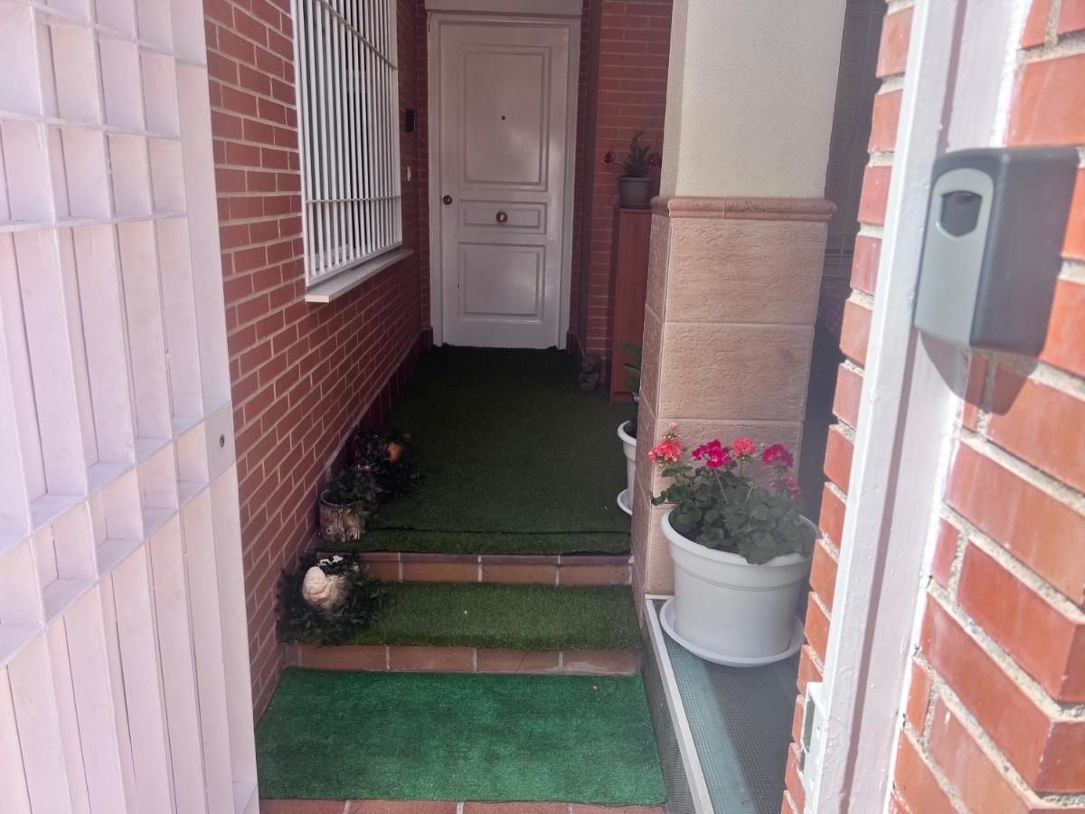 Casa Ideal Familias Y Grupos Con Balcones Exterior Soleada Patios Cerca Alhambra, Sierra Nevada, Rio Genil, Lancha Del Genil, Parque Llano Y Reloj Del Sol Con Barbacoas, Campo De Futbol, Circuito Gimnasia Apartment Granada Exterior foto