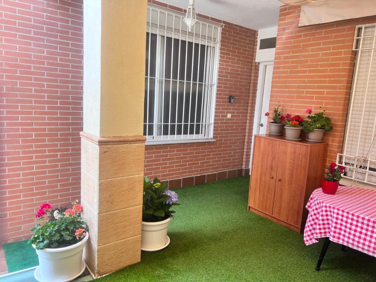 Casa Ideal Familias Y Grupos Con Balcones Exterior Soleada Patios Cerca Alhambra, Sierra Nevada, Rio Genil, Lancha Del Genil, Parque Llano Y Reloj Del Sol Con Barbacoas, Campo De Futbol, Circuito Gimnasia Apartment Granada Exterior foto