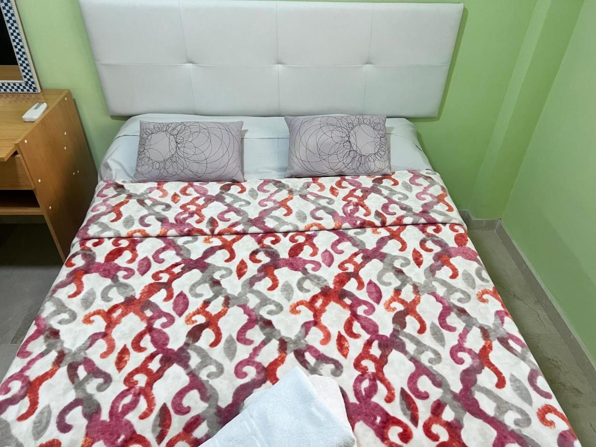 Casa Ideal Familias Y Grupos Con Balcones Exterior Soleada Patios Cerca Alhambra, Sierra Nevada, Rio Genil, Lancha Del Genil, Parque Llano Y Reloj Del Sol Con Barbacoas, Campo De Futbol, Circuito Gimnasia Apartment Granada Exterior foto